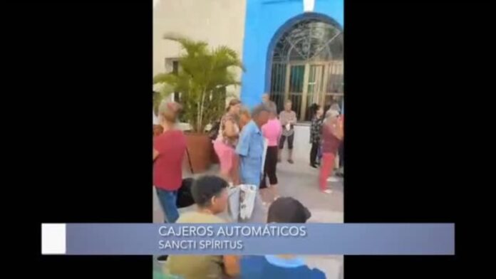 Nueva disposición para extraer efectivo tampoco funciona: “Los bancos cubanos no tienen dinero” (VIDEOS)