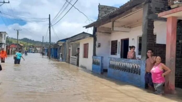 Intensas lluvias provocan inundaciones en Baracoa (VIDEOS)