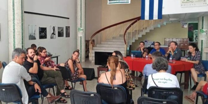 Bloguerías de Mayo: Evento del régimen dedicado a la Mesa Redonda y la Agencia Cubana de Noticias