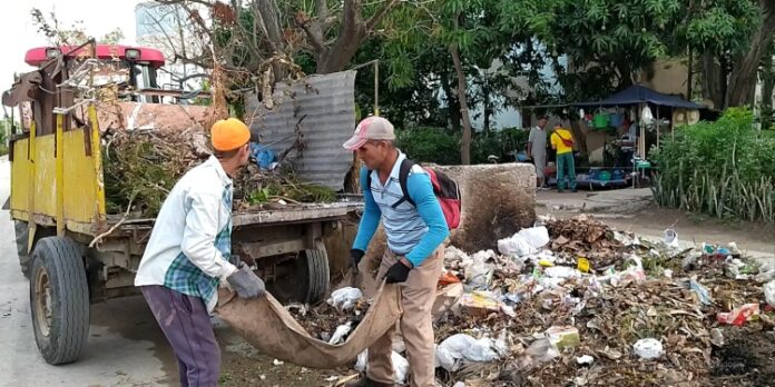 Las Tunas se llena de basura: Comunales con solo el 50% del combustible requerido