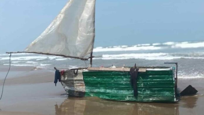 Rescatan de naufragio a cuatro balseros cubanos en aguas del Golfo de México