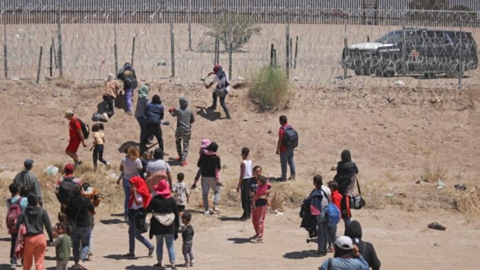 Casi 18 mil cubanos llegaron a la frontera de EEUU en abril