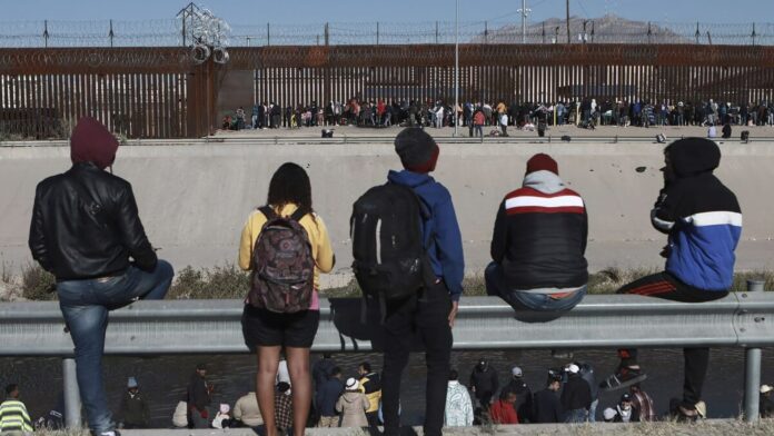 Más de 7 mil migrantes entran a diario por la frontera sur de México