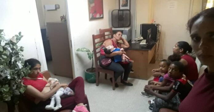 Madres cubanas exigen soluciones a autoridades en Pinar del Río