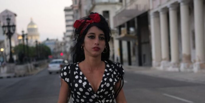 “Amy Winehouse cubana” responde a quienes le piden asumir una postura política