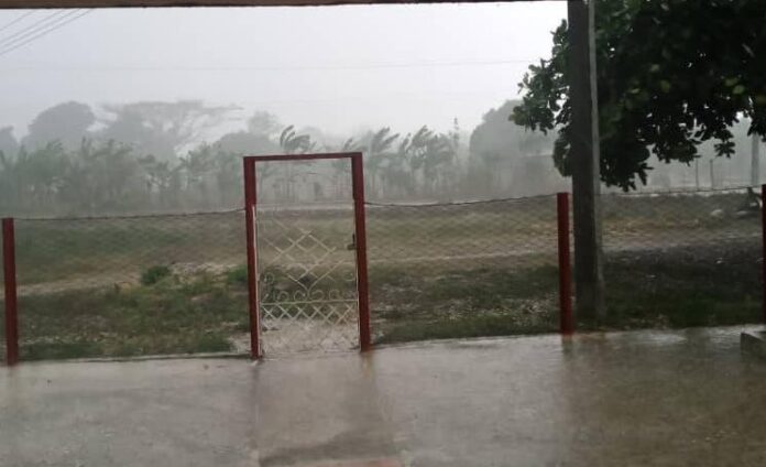 Tormenta local severa deja serias afectaciones en Sancti Spíritus