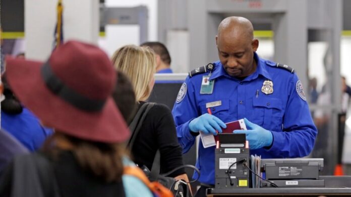 Visita de oficiales cubanos al Aeropuerto Internacional de Miami genera controversia