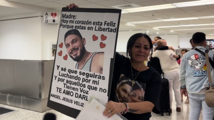 Llega a Miami con parole humanitario Ailex Marcano, madre de preso político del 11J (VIDEOS)