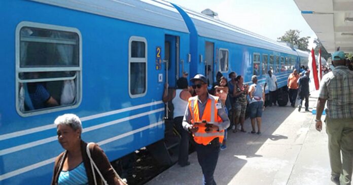 Hasta $1500 pesos por anotarse en la lista de espera del tren en Cuba