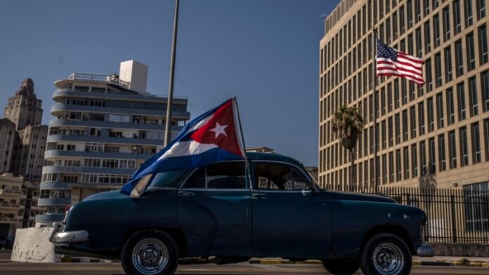 “Una cosa es que la ley lo permita y otra que los bancos quieran”, dice Carlos Saladrigas sobre medidas de EEUU para Cuba