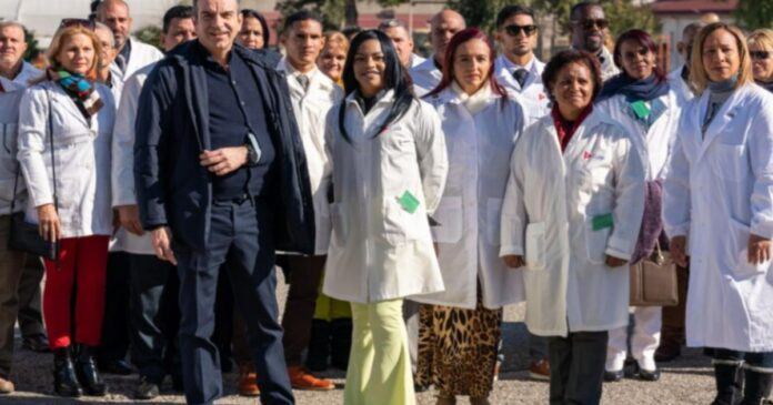 Régimen cubano enviará a otros 70 médicos a Calabria