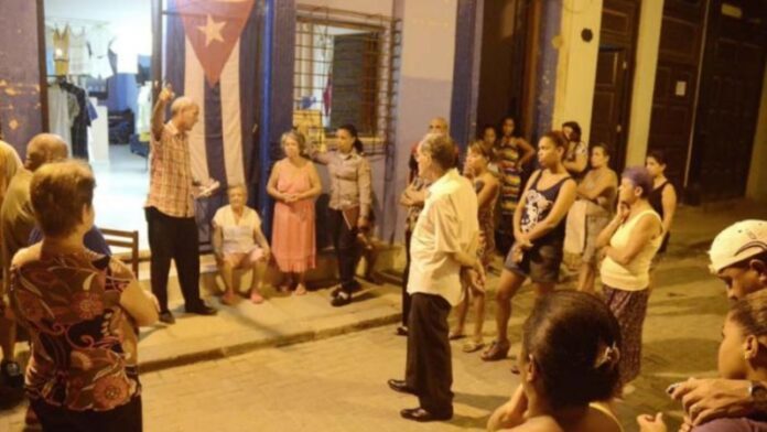 Detienen a activista cubano cuando intentaba entregar mensaje en la Asamblea Municipal de Corralillo