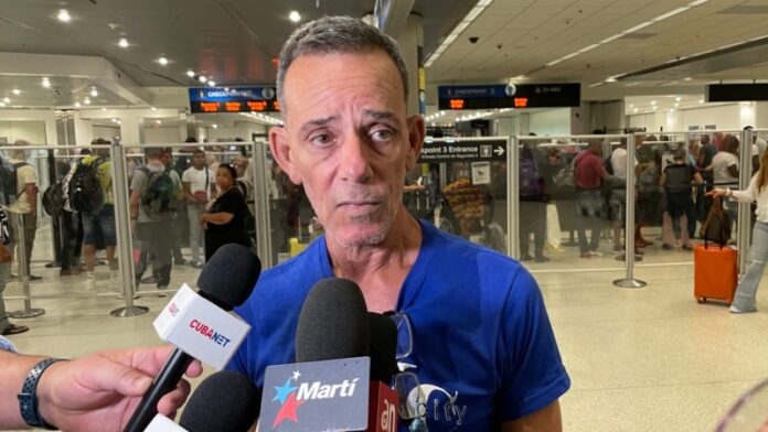 “Ha sido mucha la tortura que me han hecho”, denunció el periodista Valle Roca a su llegada a Miami (VIDEO)