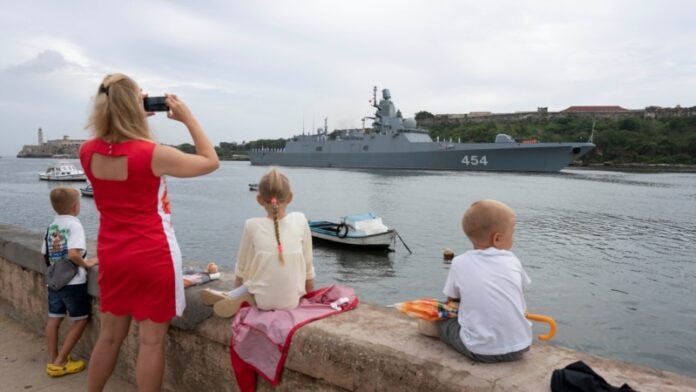 Buques de guerra y un submarino ruso llegan a La Habana (FOTOS)