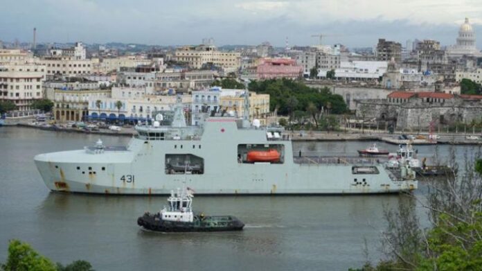 Buque militar de Canadá ancla junto a la flota rusa en La Habana