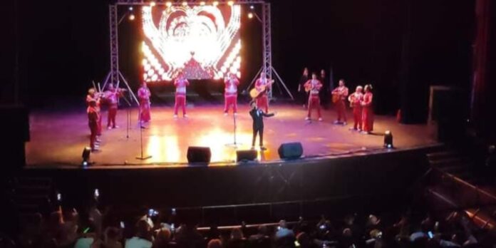 Elioveliz, el nuevo príncipe de la canción romántica, triunfa en su primer concierto