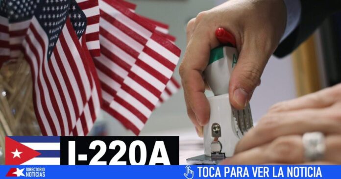 Cubanos con I-220A en Miami consideran renunciar a su ciudadanía para evitar deportaciones. Esto dicen los abogados