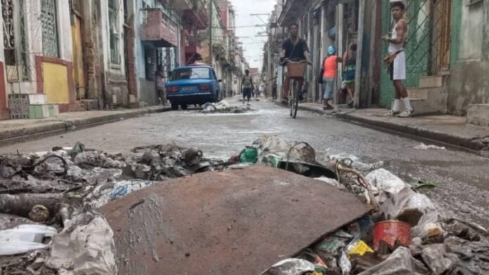 “Ha sido horrible”, testimonios de cubanos tras las inundaciones en La Habana