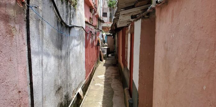 “Toda el agua que corre por la calle viene a parar aquí”, denuncian vecinos de una cuartería