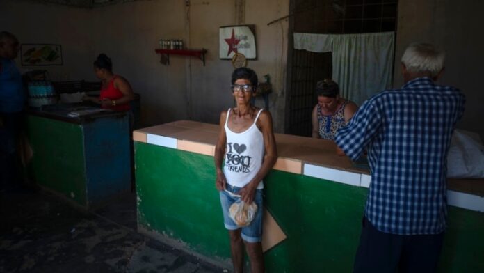 El dilema de comer en Cuba: “No han vendido la mayoría de los productos de la canasta básica de junio”