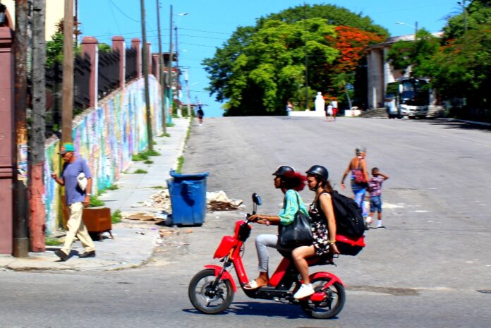 Electric Motorcycles & Motor-Bicycles on Havana's Streets – Havana Times