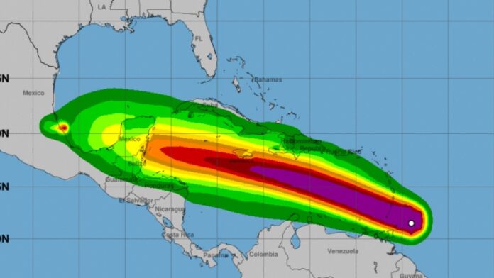 Huracán Beryl se acerca a islas de Barlovento; dirección oeste, hacia sur de Cuba y México