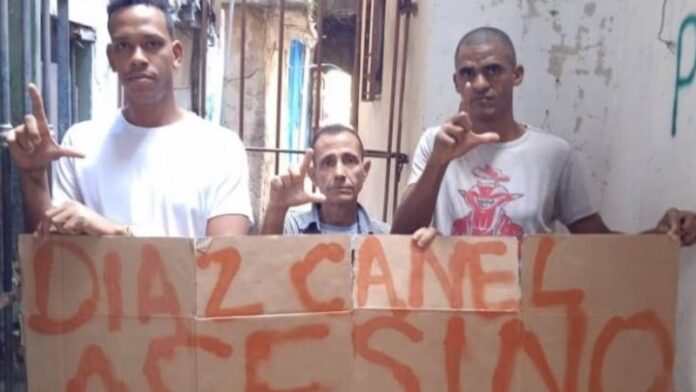 Condenan a cinco activistas cubanos que se manifestaron en 2023