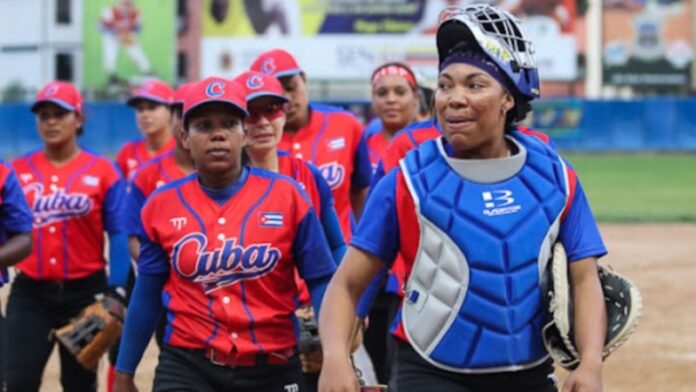 Entrenadora cubana escapa del equipo nacional durante escala en Miami