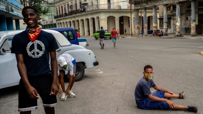 Talleres creativos para adolescentes en Cuba en un verano con pocas opciones