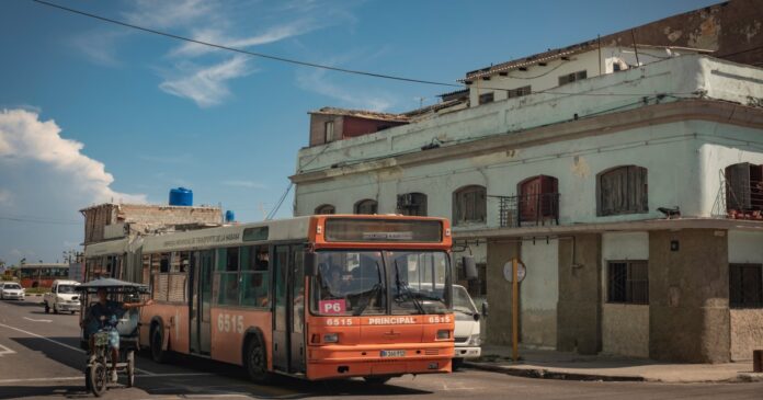 Crisis en el transporte público cubano: 52% de las rutas paralizadas 