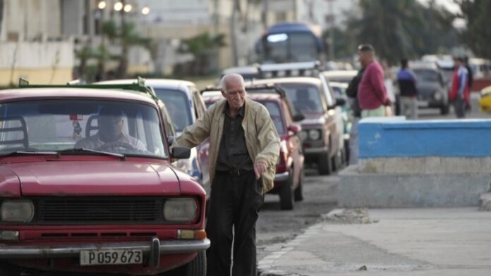 Cuba busca incrementar el déficit fiscal ante descalabro de la economía