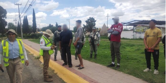 Migrantes cubanos detenidos durante operativos en estado de Hidalgo, México