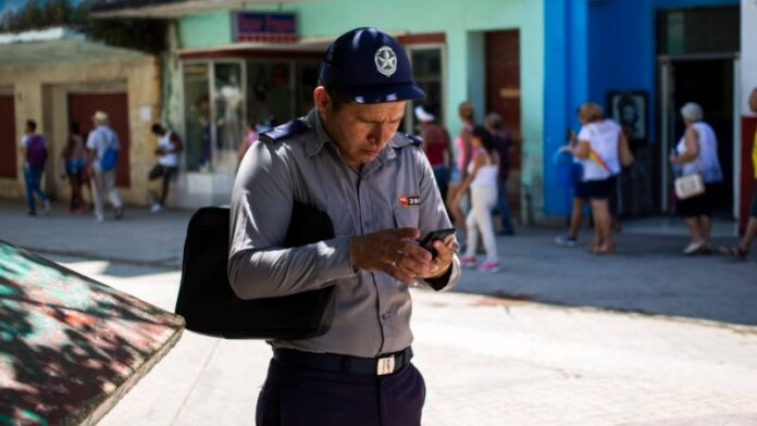 Cubanos denuncian ineptitud de policías tras grave incidente en Bayamo: “Casi todos son locos o analfabetos”