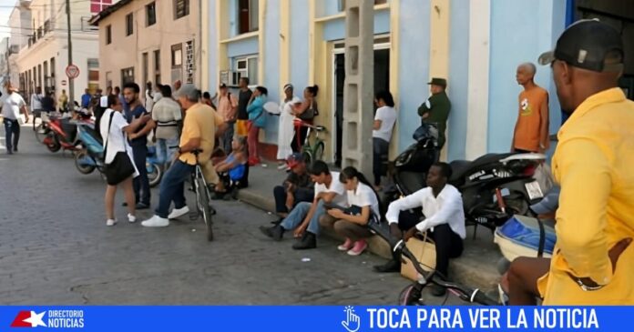 Dinero ni para el salario. Crisis de efectivo en Cuba: colas para cajeros de madrugada