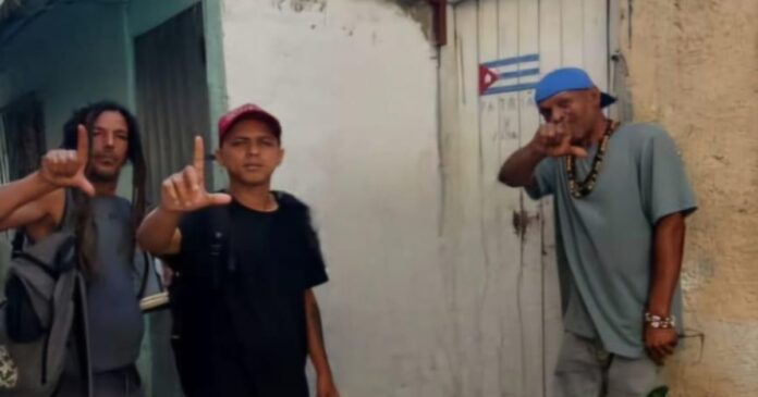 Policía política detiene y amenaza a tres activistas en La Habana