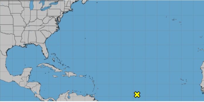 Monitorean disturbio en el Atlántico tropical