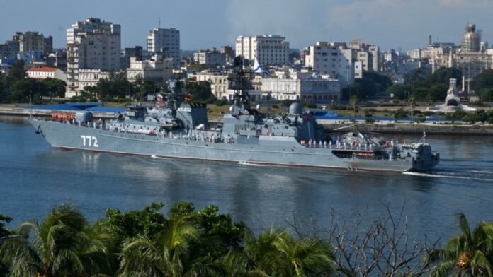 Otros tres navíos de la flota rusa atracan en el Puerto de La Habana