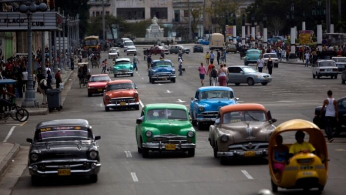 Los cubanos podrán importar carros al mismo precio que las empresas