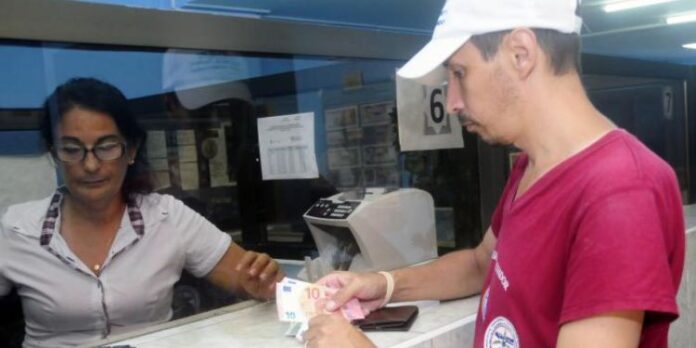 Régimen amenaza con aplicar sanciones por la compraventa de divisas en el mercado informal