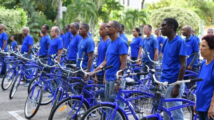 Correos de Cuba entrega bicicletas a los carteros, en medio de críticas por mal servicio