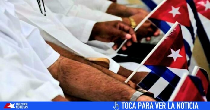 Piden reinstaurar programa de admisión de médicos cubanos en Estados Unidos