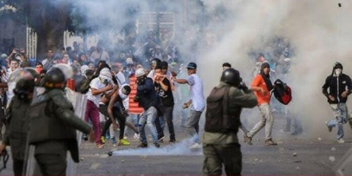 Represión de Maduro deja 24 venezolanos muertos en una semana, denuncia ONG