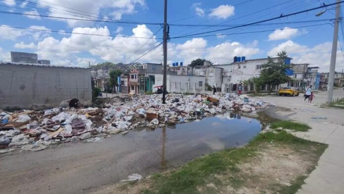 The Stench of Garbage Spreads throughout Havana – Havana Times