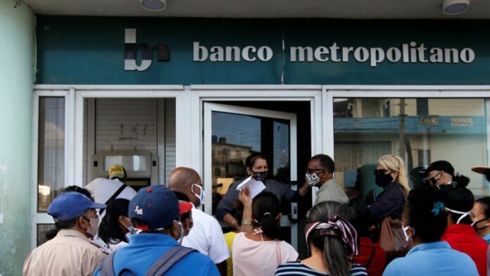 Colapsan servicios de Banco Metropolitano en Cuba: problemas con los cajeros y pago electrónico