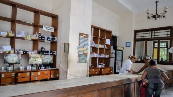 La escasez expone a los cubanos al mercado de medicamentos falsos