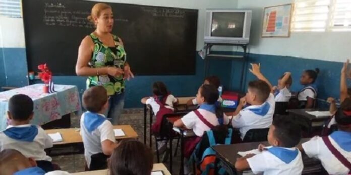 Escasez de maestros y uniformes marca inicio del curso escolar en Cuba