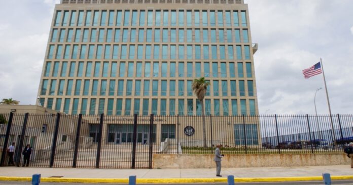 Senadores se oponen a procesamiento de visas de no inmigrante en La Habana