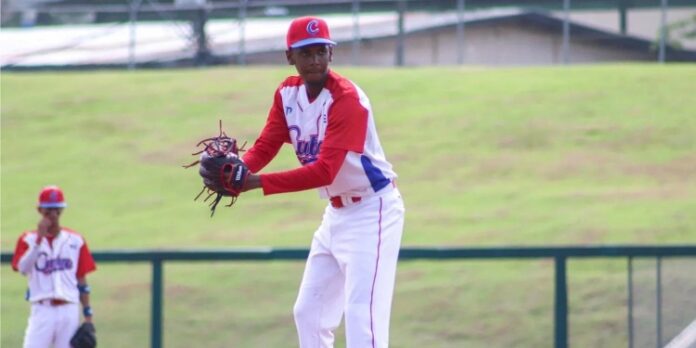 Se va de Cuba el pitcher Ediel Ponce, novato del año en la última Serie Nacional