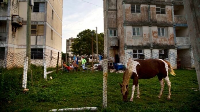 Residentes de Caibarién desesperados por la falta de agua