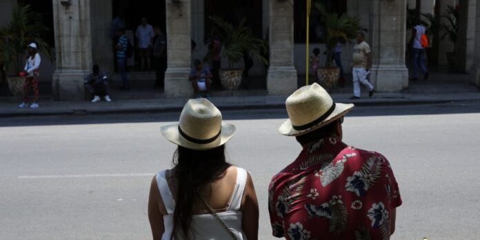 Turista rusa alerta sobre “estafas” en Cuba, incluida la tasa oficial del dólar